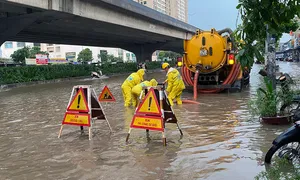 Hơn 40 điểm ngập tại Hà Nội sau mưa lớn