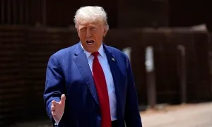 Ông Trump kể phút được mật vụ bảo vệ trong âm mưu ám sát Ông Trump kể phút được mật vụ bảo vệ trong âm mưu ám sát