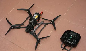 Chuyên gia Việt khai thác lỗ hổng, kiểm soát drone trong một phút